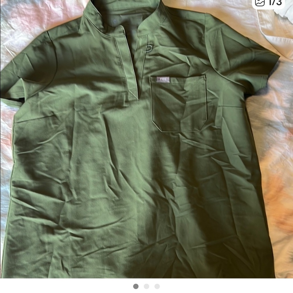 Figs maternity scrub top
Dark olive